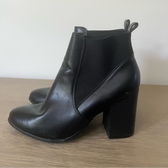 Boots - Picture 2 of 3